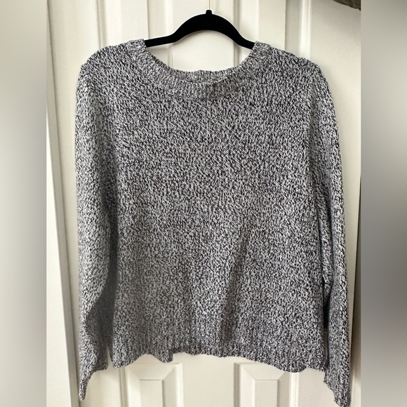 H&M Divided Sweater - Picture 1 of 3